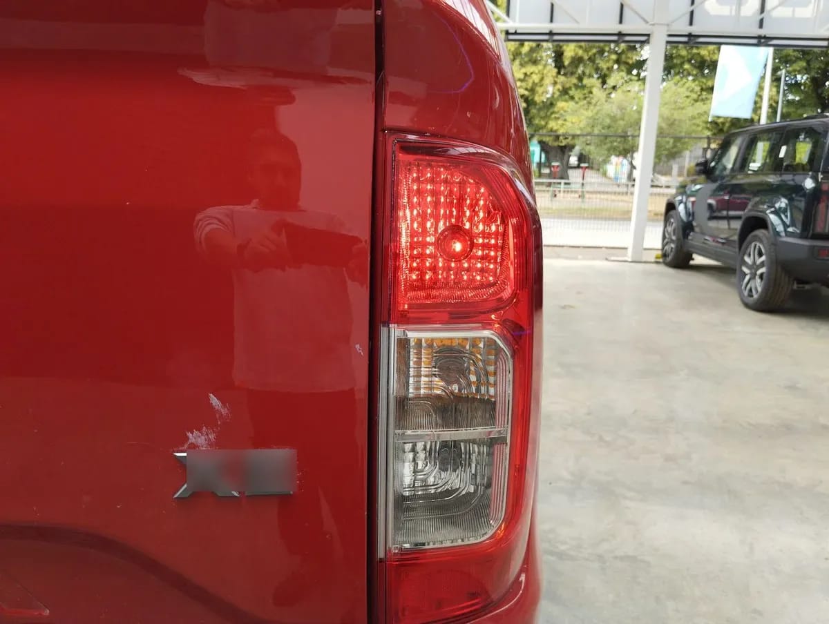 Nissan Navara 2.3d Xe Diesel 4x2 Dob.cab. Mt 4p año 2024