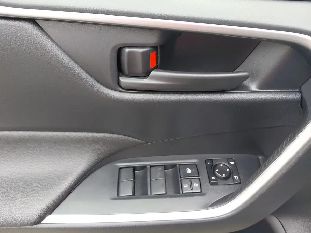Toyota Rav 4 2.0 Le 4x2 Cvt At 5p año 2023
