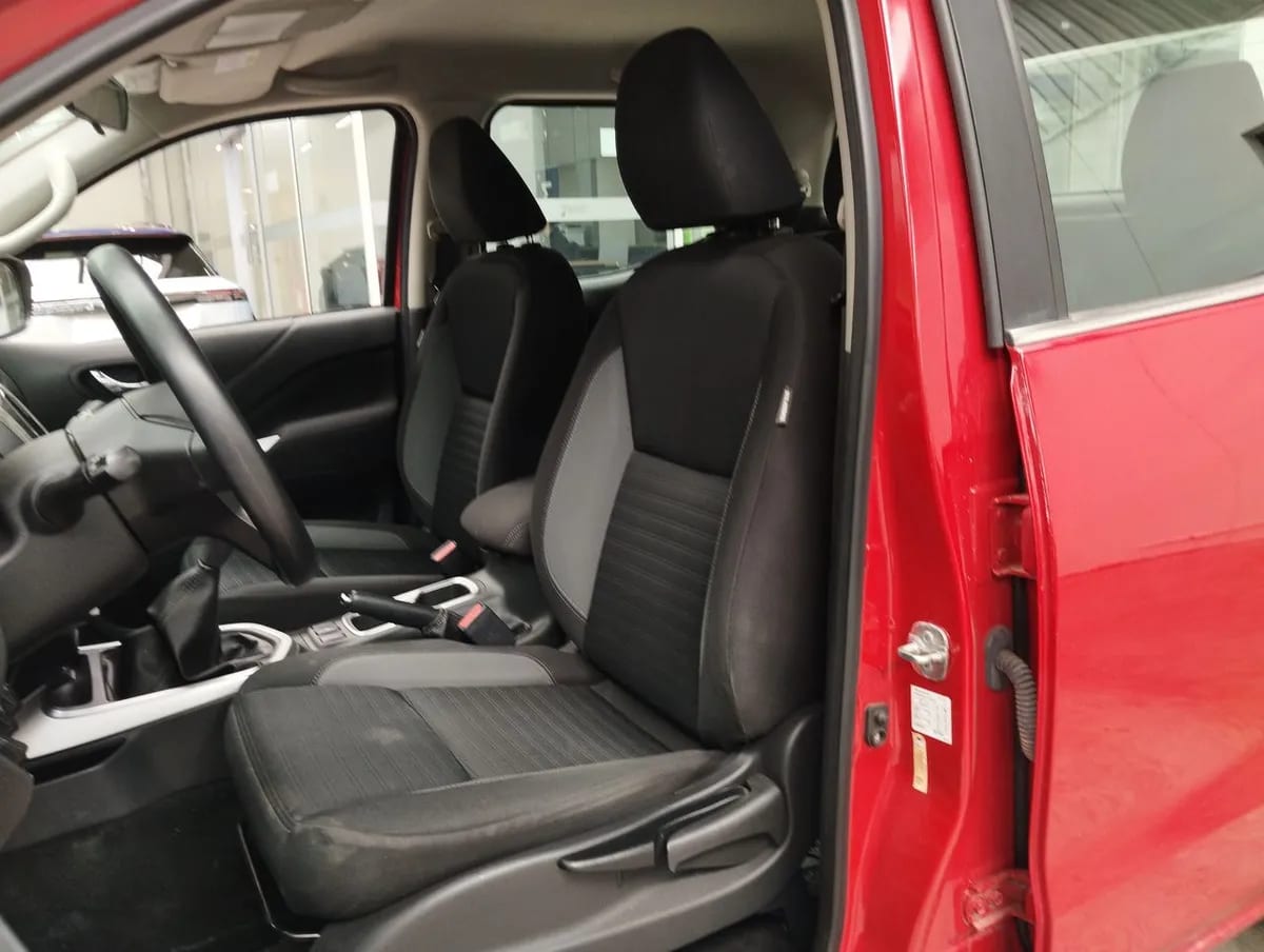Nissan Navara 2.3d Xe Diesel 4x2 Dob.cab. Mt 4p año 2024