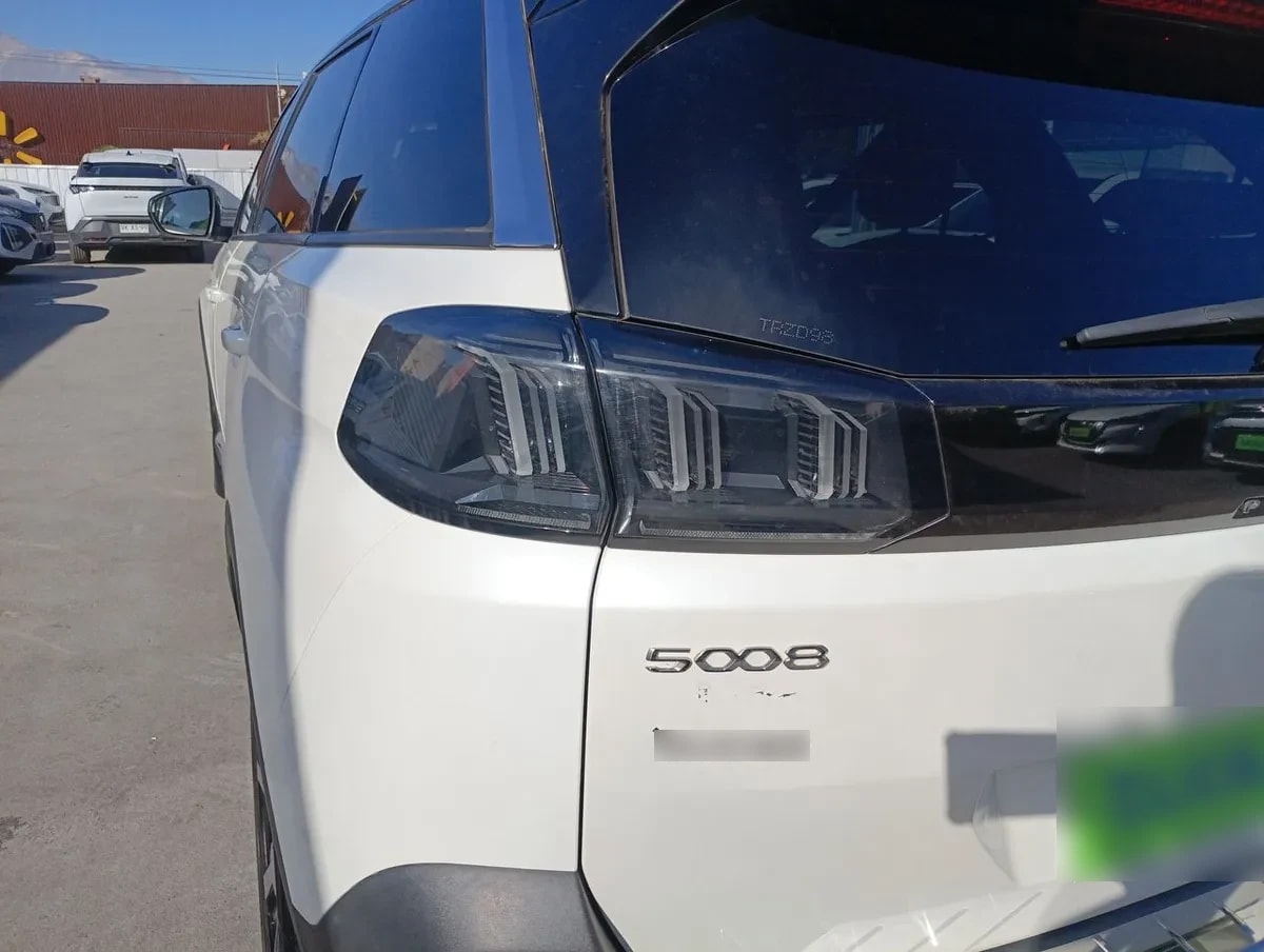 Peugeot 5008 1.5 Allure Pack Bluehdi 130 4x2 Eat8 5p año 2024