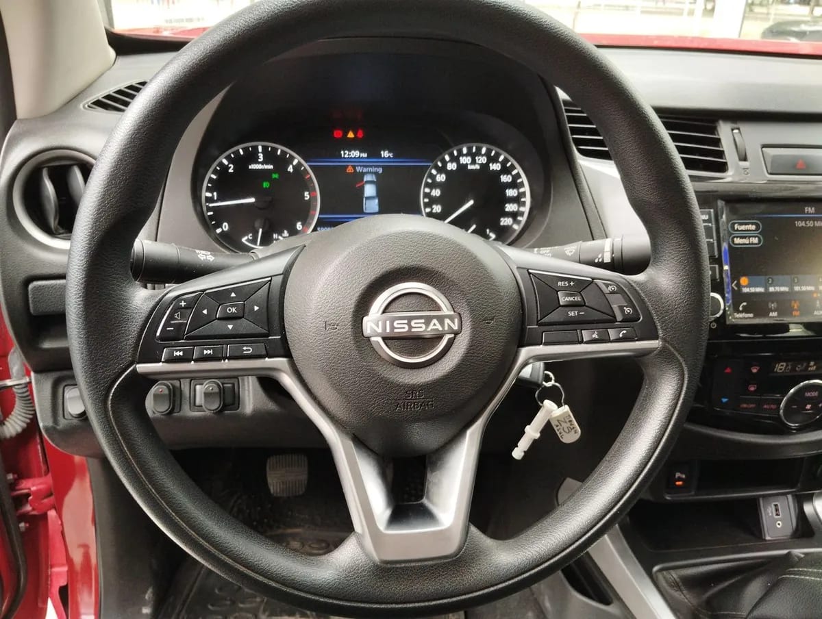 Nissan Navara 2.3d Xe Diesel 4x2 Dob.cab. Mt 4p año 2024