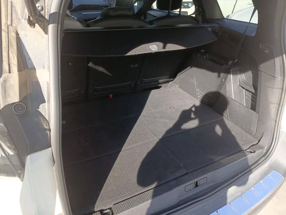 Peugeot 5008 1.5 Allure Pack Bluehdi 130 4x2 Eat8 5p año 2024