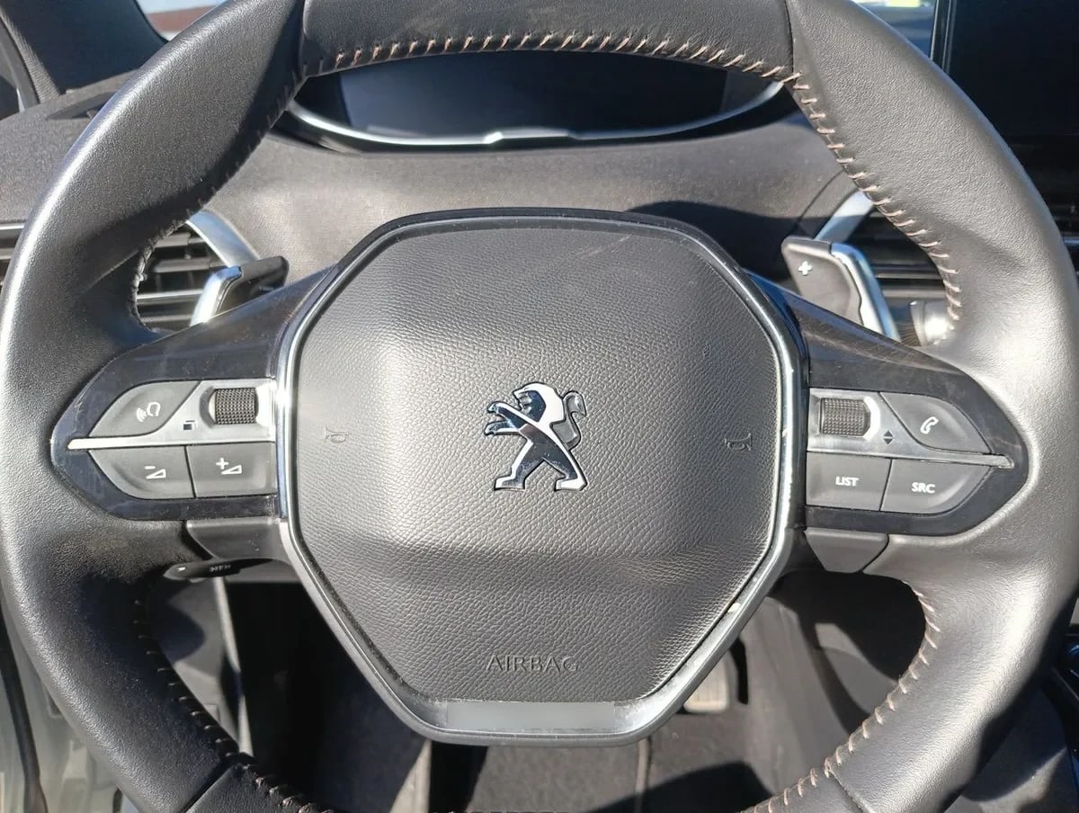 Peugeot 5008 1.5 Allure Pack Bluehdi 130 4x2 Eat8 5p año 2024