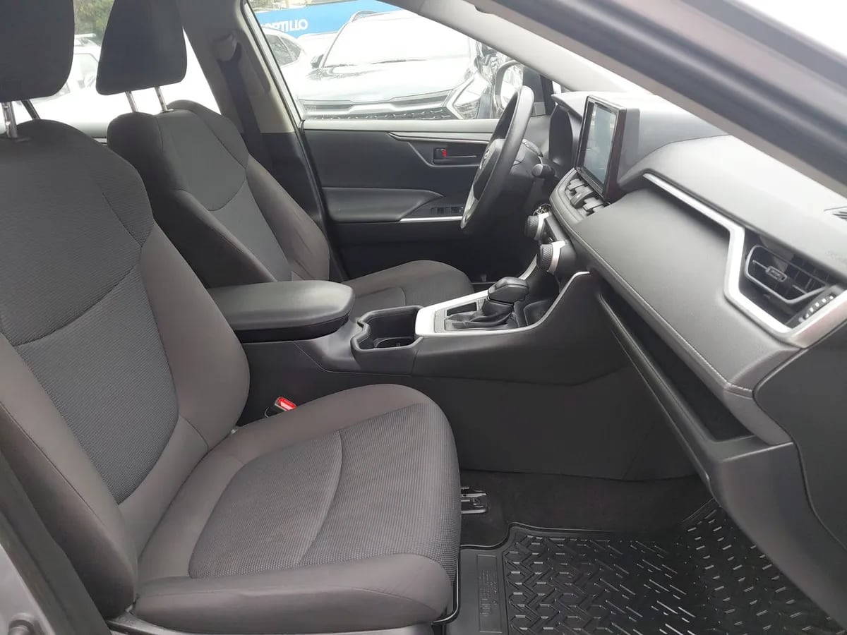 Toyota Rav 4 2.0 Le 4x2 Cvt At 5p año 2023
