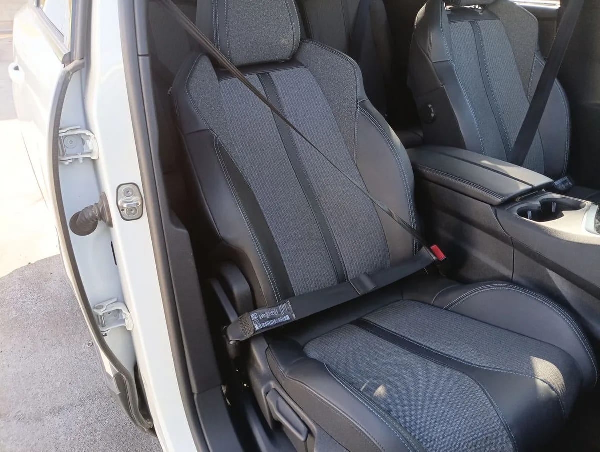 Peugeot 5008 1.5 Allure Pack Bluehdi 130 4x2 Eat8 5p año 2024