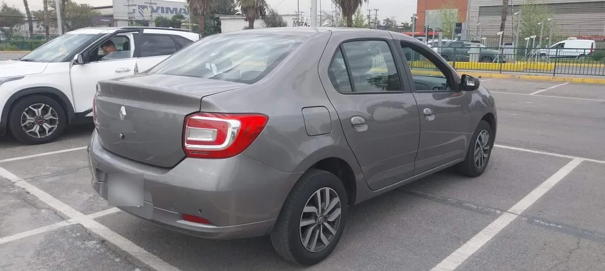 Renault Symbol 1.6 Intens Tech 4x2 Mt 4p año 2021