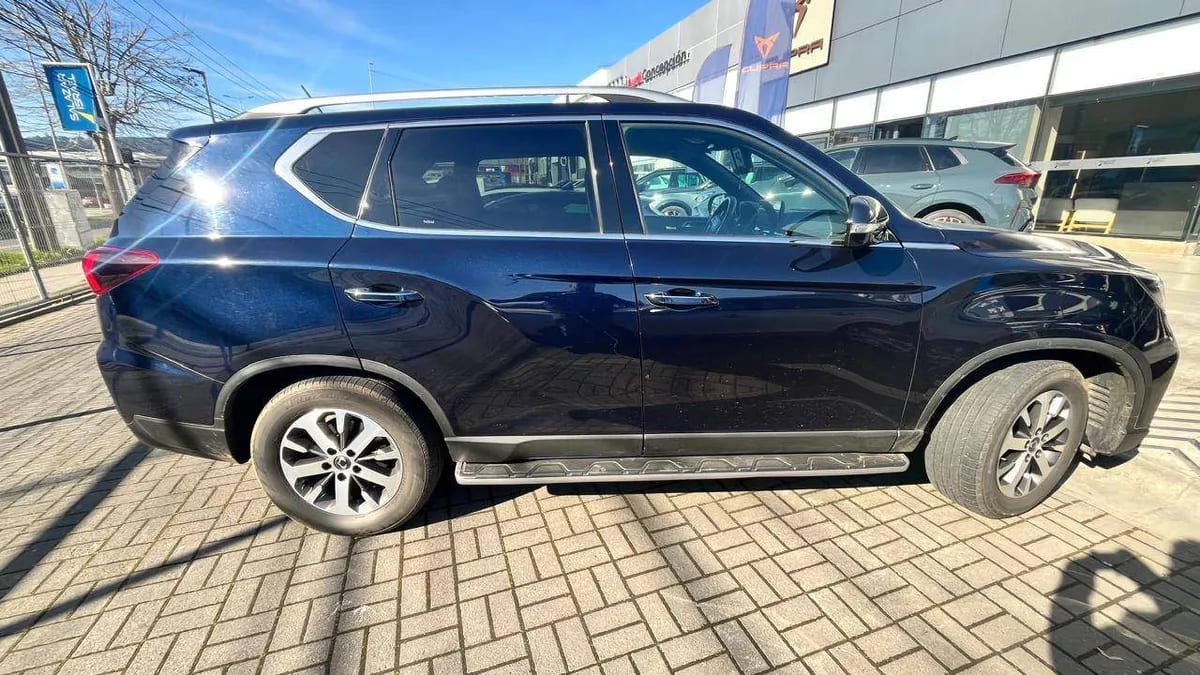 Ssangyong Rexton 2.2t Glx Diesel 4x2 6ab Nueva Radio 8at 5p año 2025