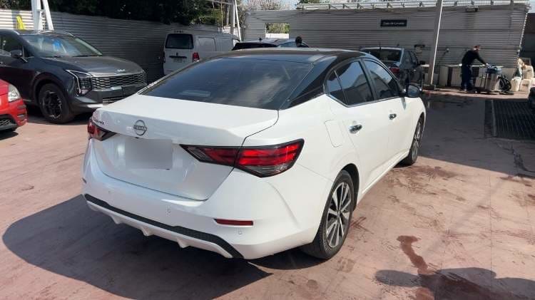 Nissan Sentra 2.0 Advance 4x2 Cvt At 4p año 2025