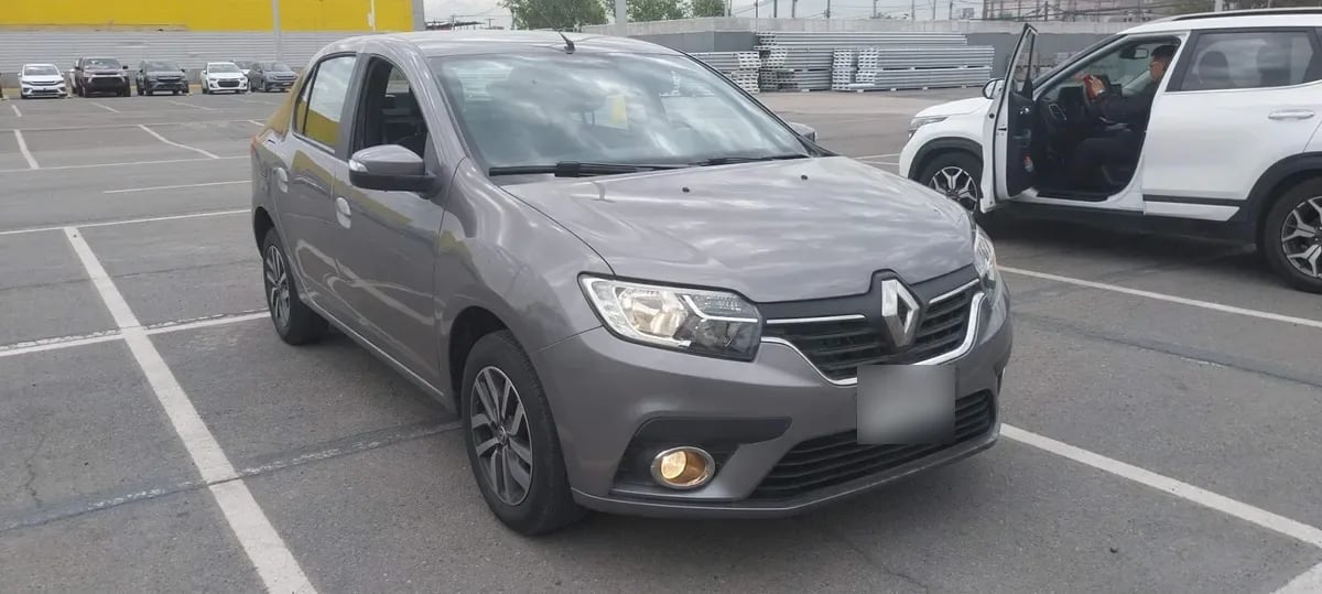 Renault Symbol 1.6 Intens Tech 4x2 Mt 4p año 2021