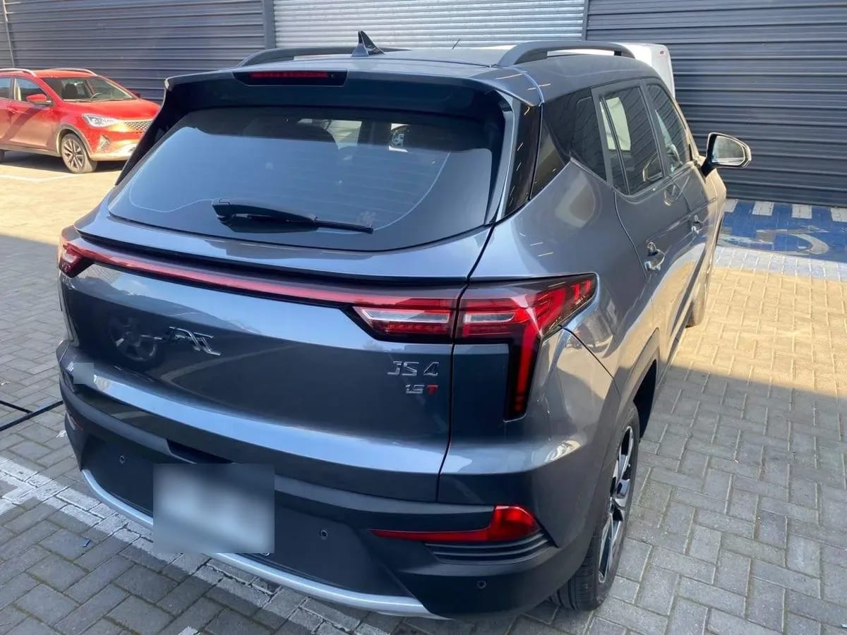JAC Js4 1.5 Luxury 4x2 Cvt At 5p año 2026