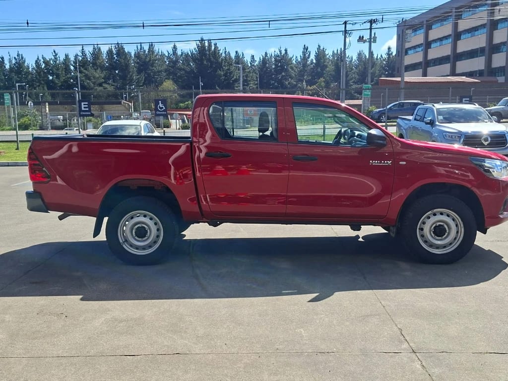 Toyota Hilux Dc 4x4 2.4 D Dx Mt año 2024