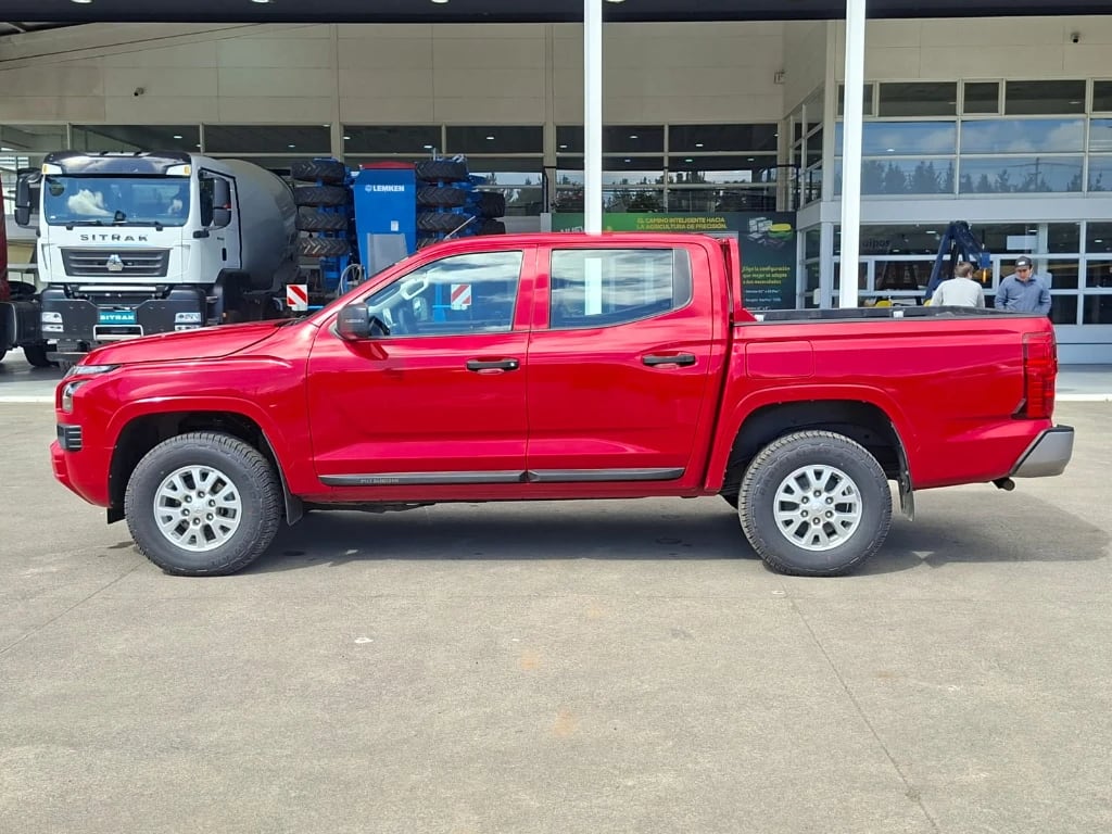 Mitsubishi L200 Katana D/c 2.4 Tdi Mt Xrt 4x4 año 2024