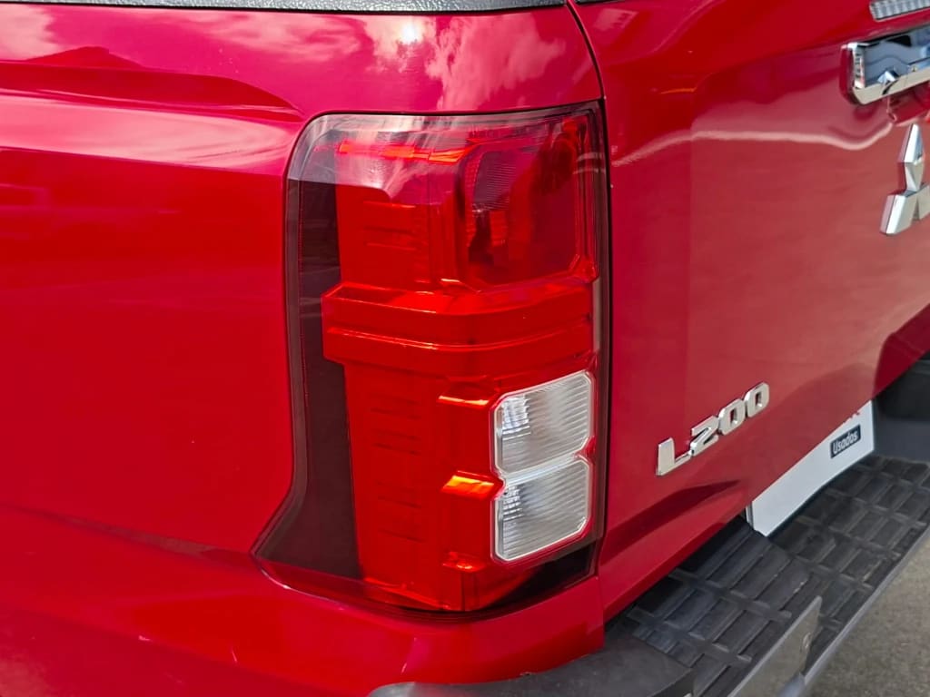 Mitsubishi L200 Katana D/c 2.4 Tdi Mt Xrt 4x4 año 2024