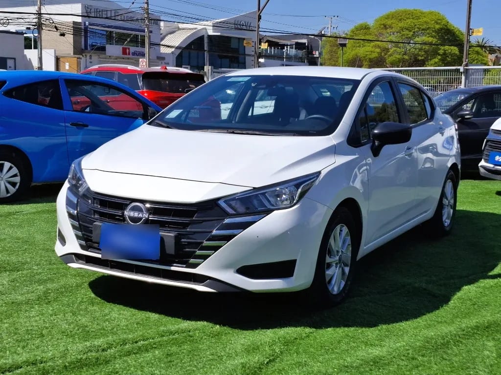 Nissan Versa 1.6 Sense 4x2 Mt 4p año 2025