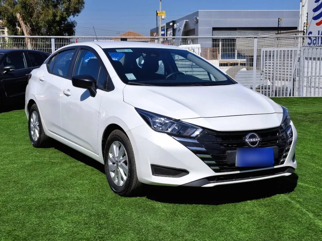Nissan Versa 1.6 Sense 4x2 Mt 4p año 2025