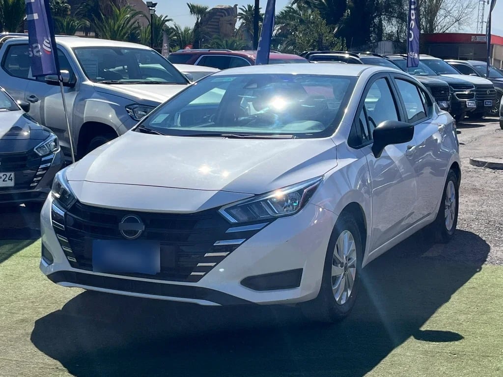 Nissan Versa 1.6 Sense 4x2 Mt 4p año 2025