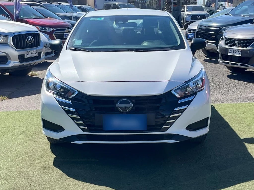 Nissan Versa 1.6 Sense 4x2 Mt 4p año 2025