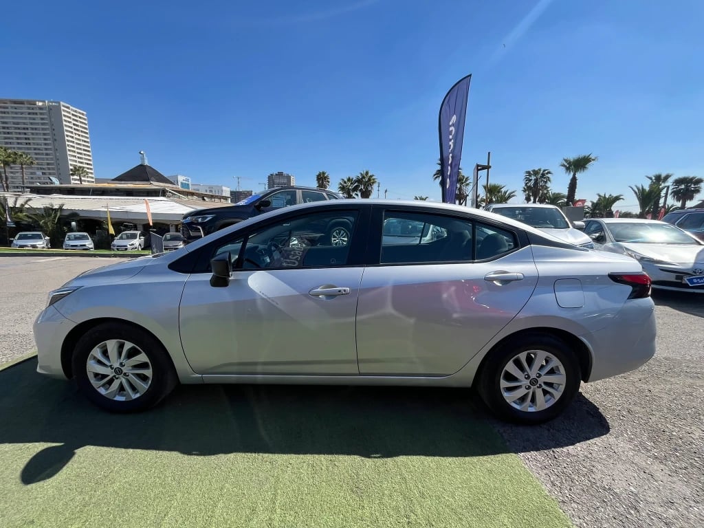 Nissan Versa 1.6 Sense 4x2 Mt 4p año 2025