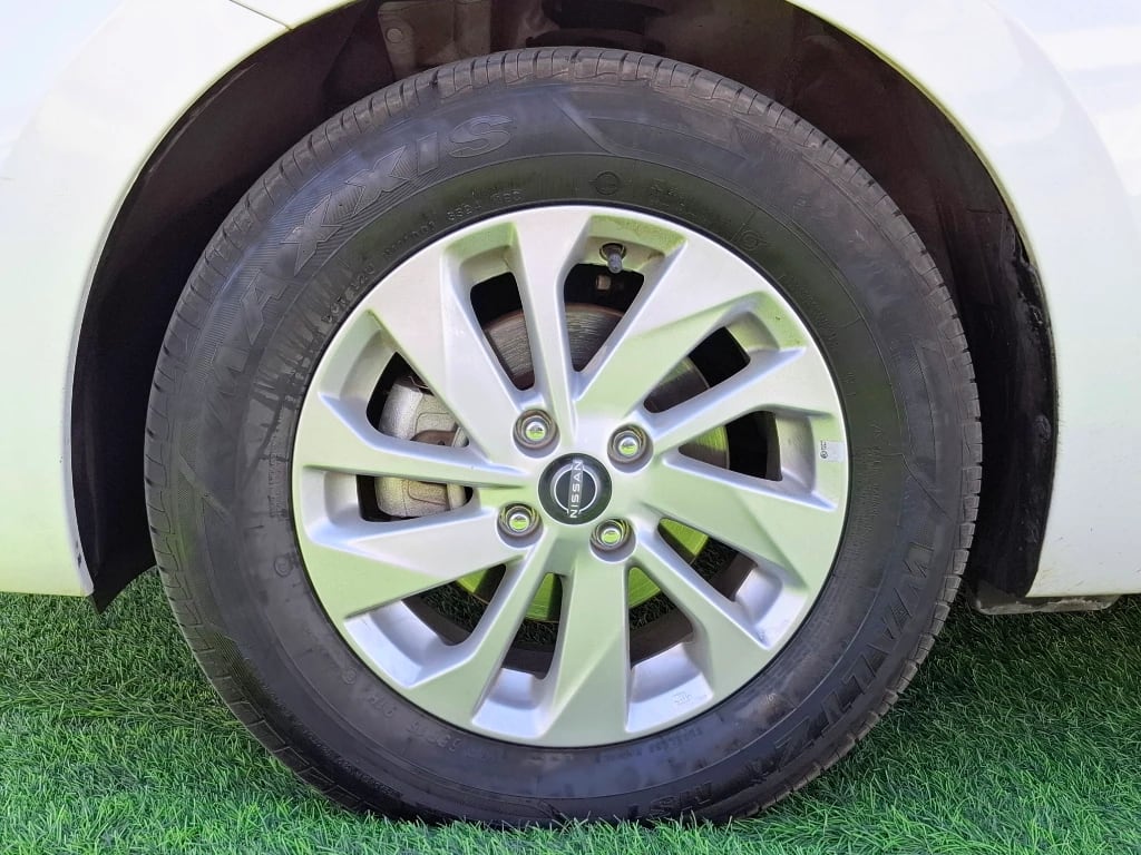 Nissan Versa 1.6 Sense 4x2 Mt 4p año 2025