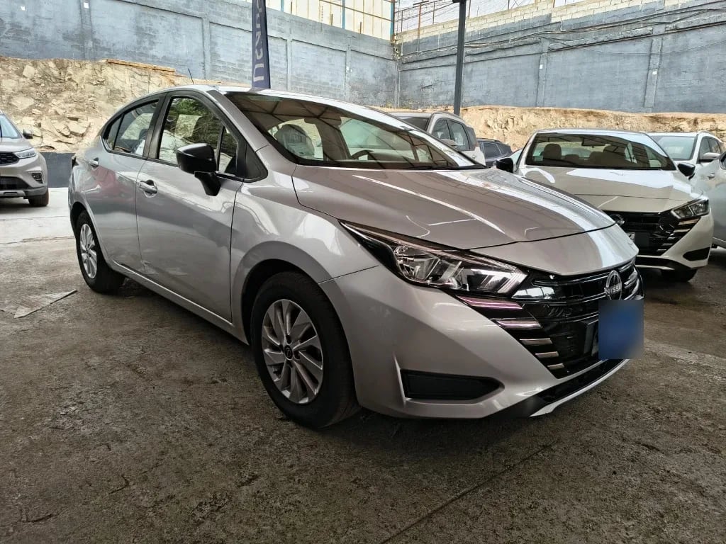 Nissan Versa 1.6 Sense 4x2 Mt 4p año 2025