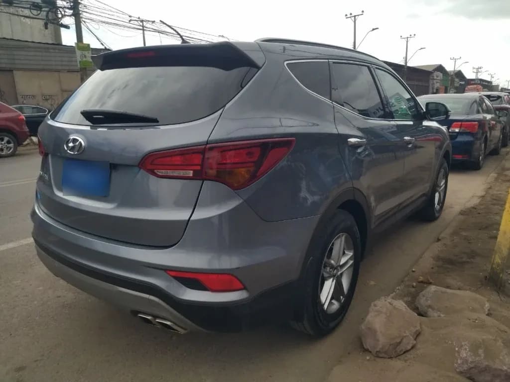Hyundai Santa Fe 2.4 4x2 Mt 5p año 2017