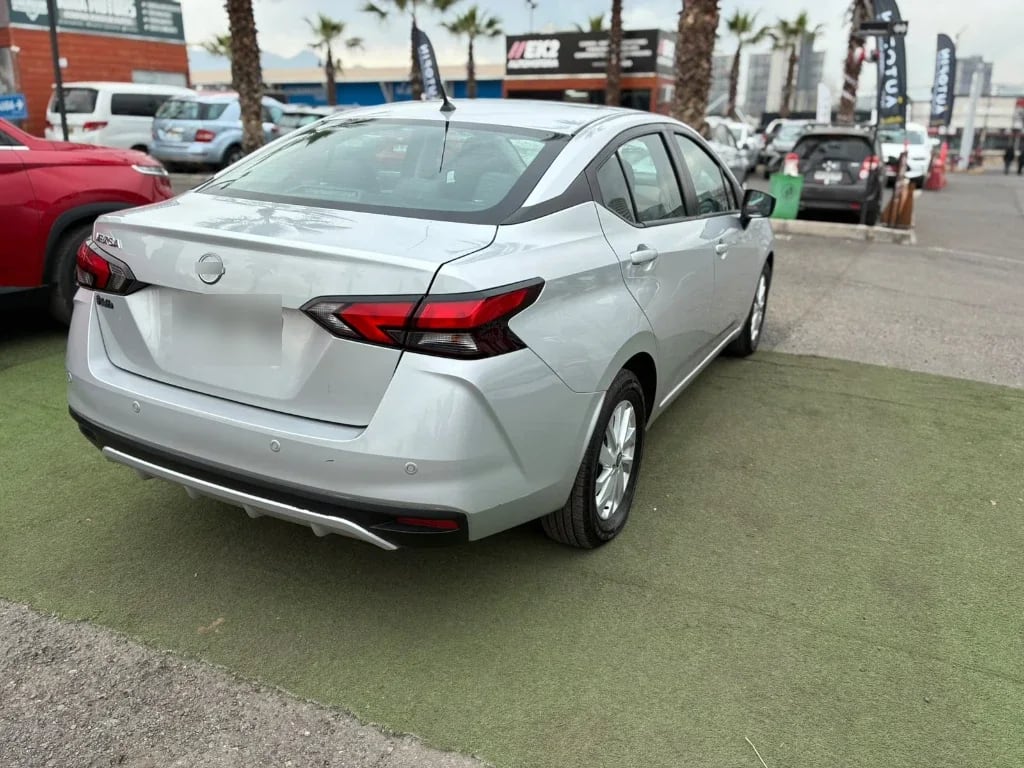 Nissan Versa 1.6 Sense 4x2 Mt 4p año 2025