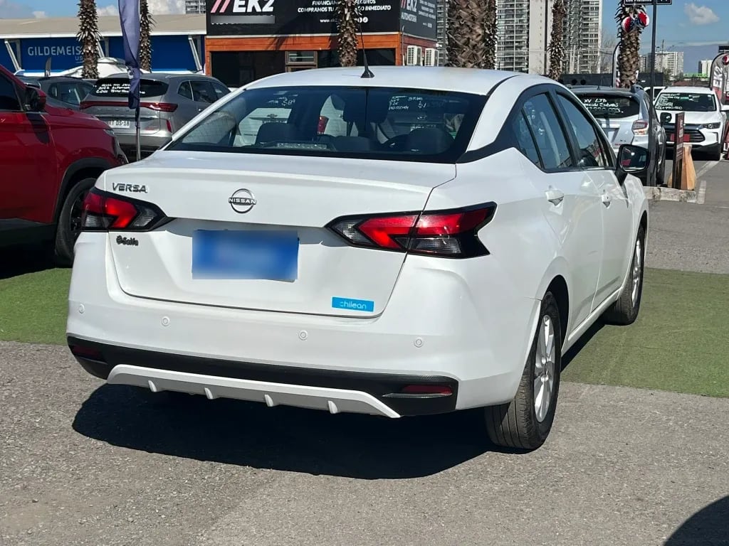 Nissan Versa 1.6 Sense 4x2 Mt 4p año 2025
