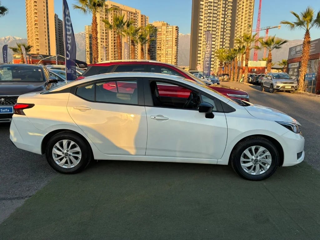 Nissan Versa 1.6 Sense 4x2 Mt 4p año 2025