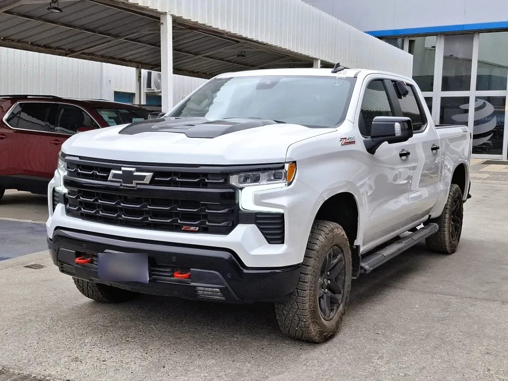 Chevrolet Silverado At10 4x4 5.3 Aut (c) año 2025
