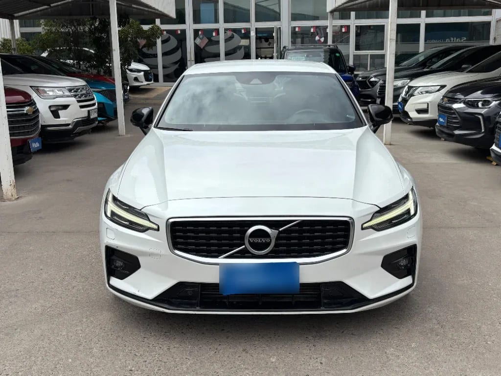 Volvo S60 2.0 T4 R-Design At año 2020