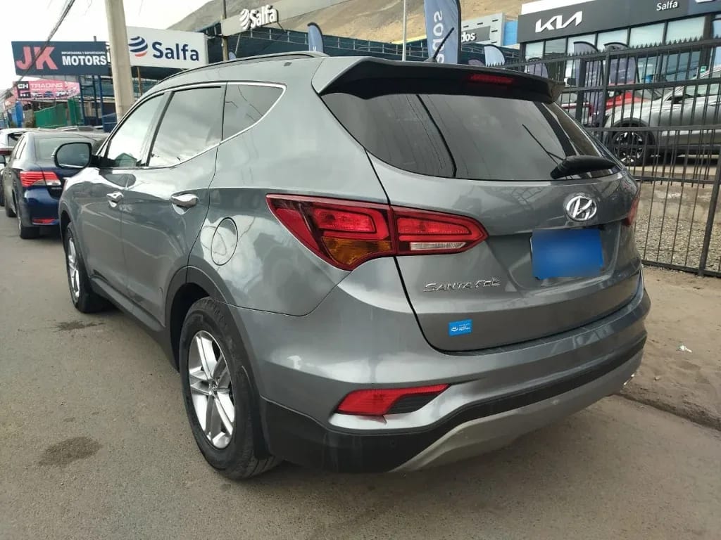 Hyundai Santa Fe 2.4 4x2 Mt 5p año 2017