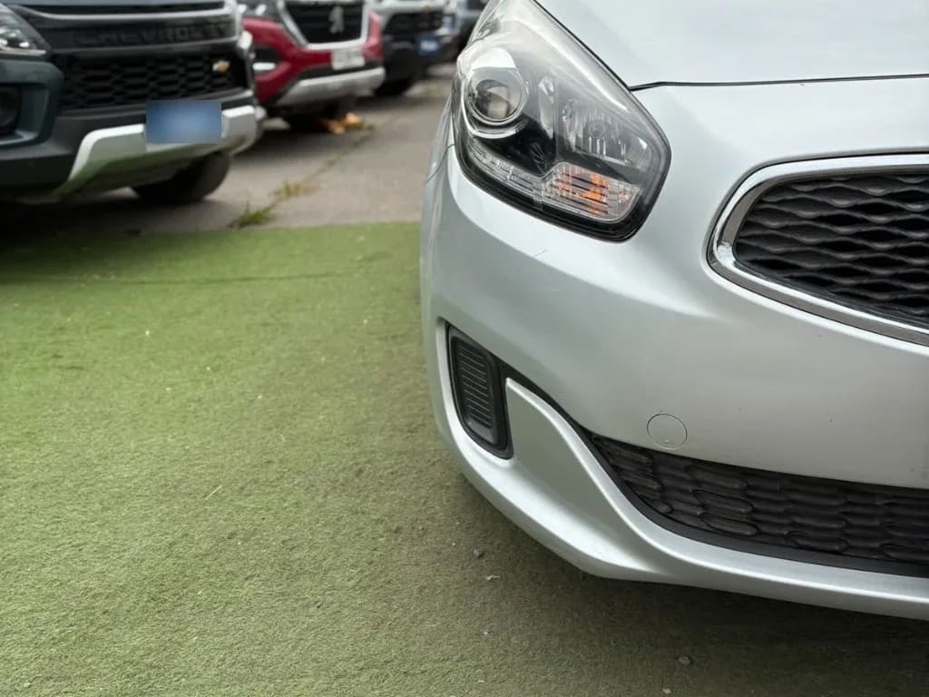 Kia Carens 2.0 Ex Dab Abs Ac Mt año 2015