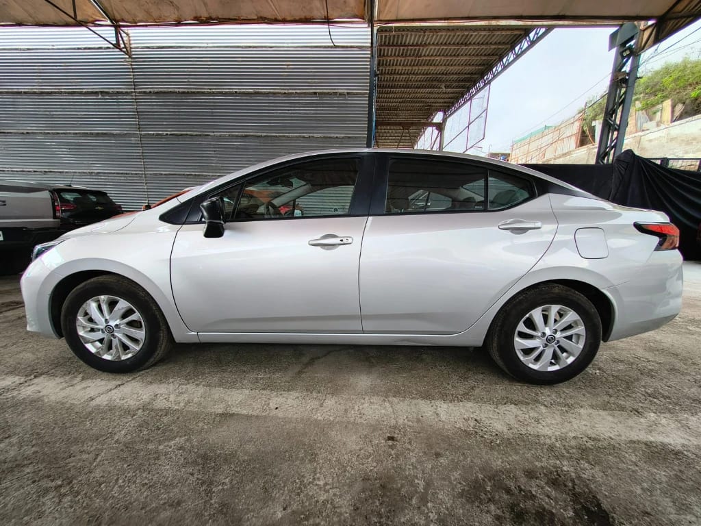 Nissan Versa 1.6 Sense 4x2 Mt 4p año 2025