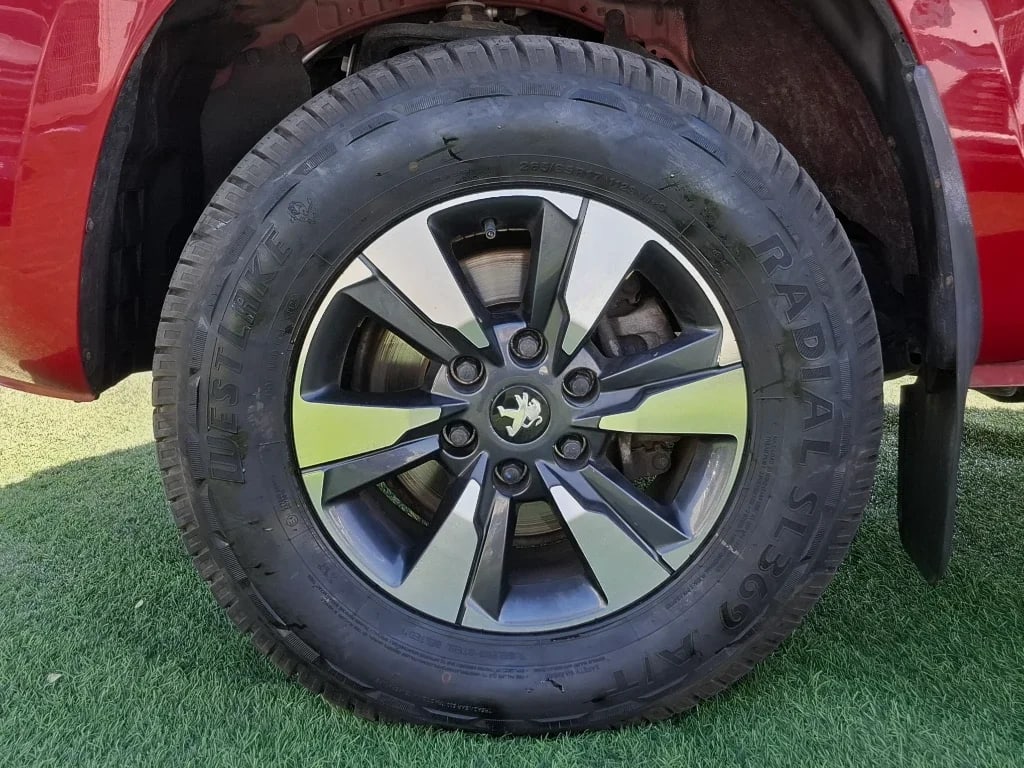 Peugeot Landtrek 2.2 Action4 Bluehdi Diesel 4x4 180hp At 4p año 2024