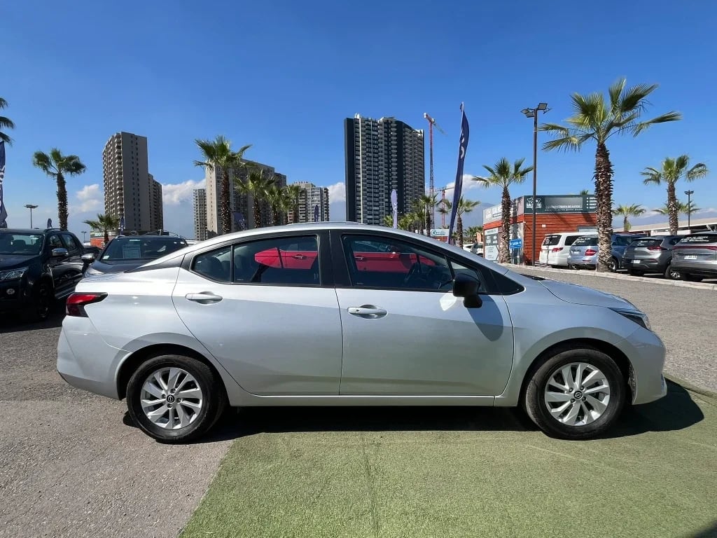 Nissan Versa 1.6 Sense 4x2 Mt 4p año 2025