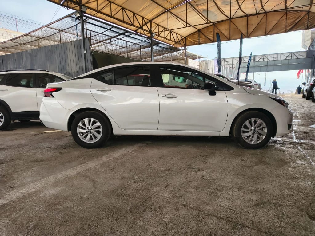 Nissan Versa 1.6 Sense 4x2 Mt 4p año 2025