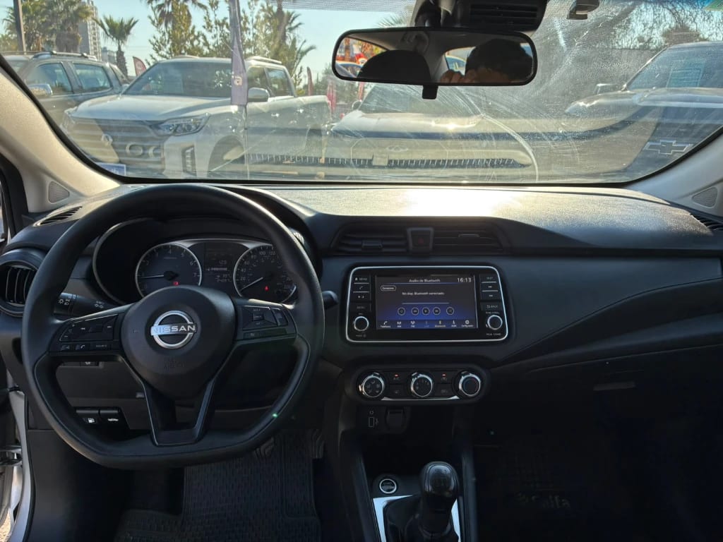 Nissan Versa 1.6 Sense 4x2 Mt 4p año 2025