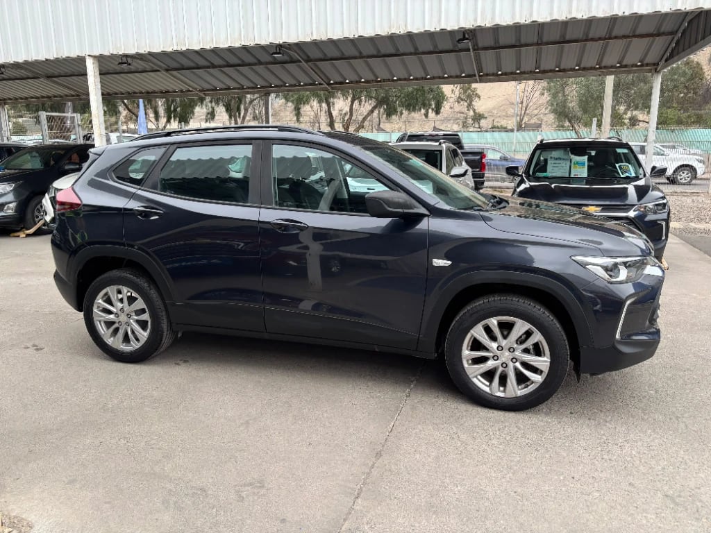 Chevrolet Tracker 1.2t Ltz R 4x2 At 5p año 2025