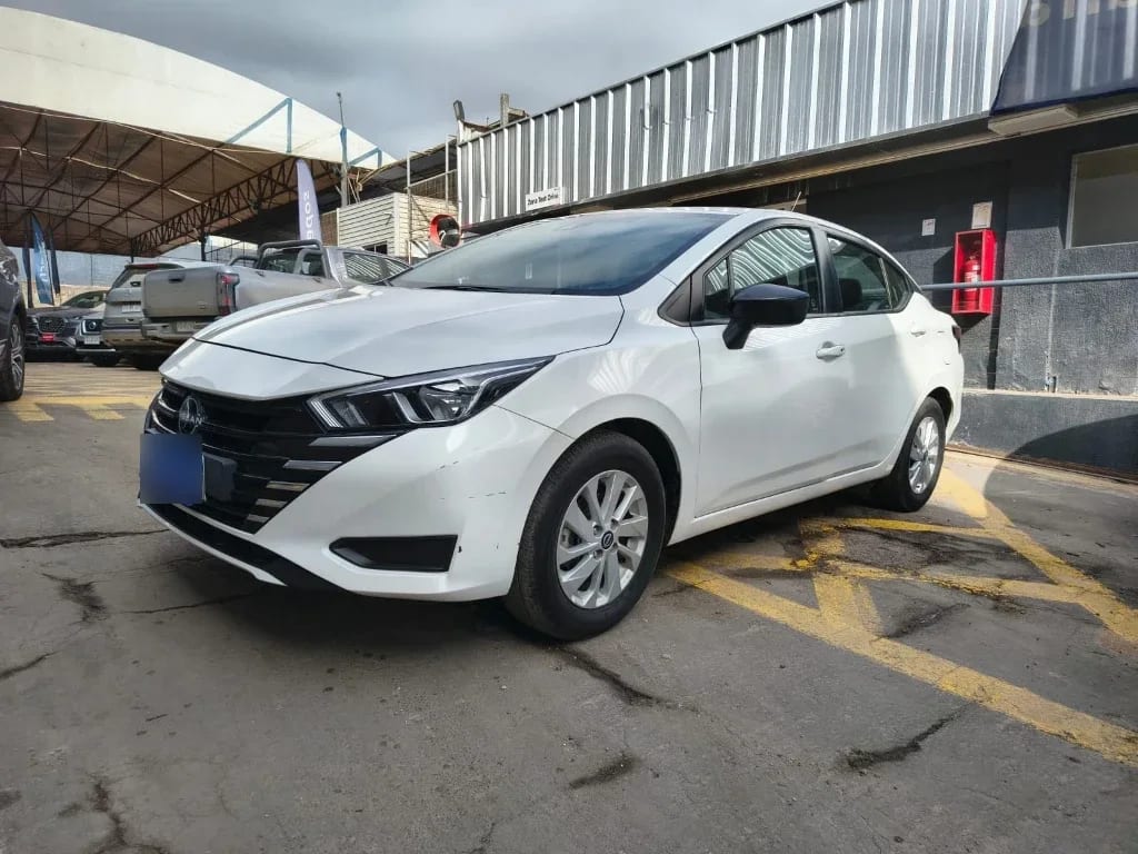 Nissan Versa 1.6 Sense 4x2 Mt 4p año 2025