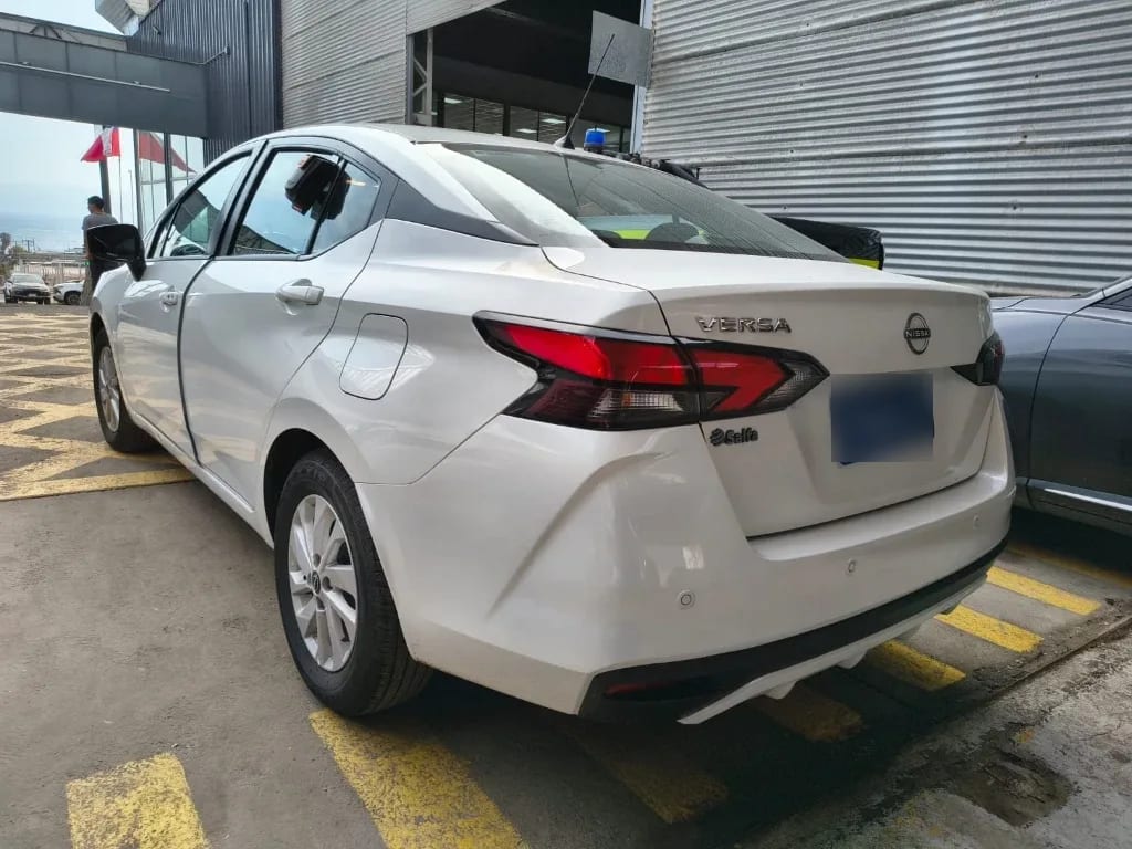 Nissan Versa 1.6 Sense 4x2 Mt 4p año 2025