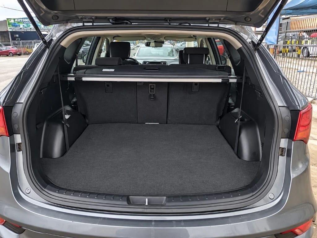 Hyundai Santa Fe 2.4 4x2 Mt 5p año 2017