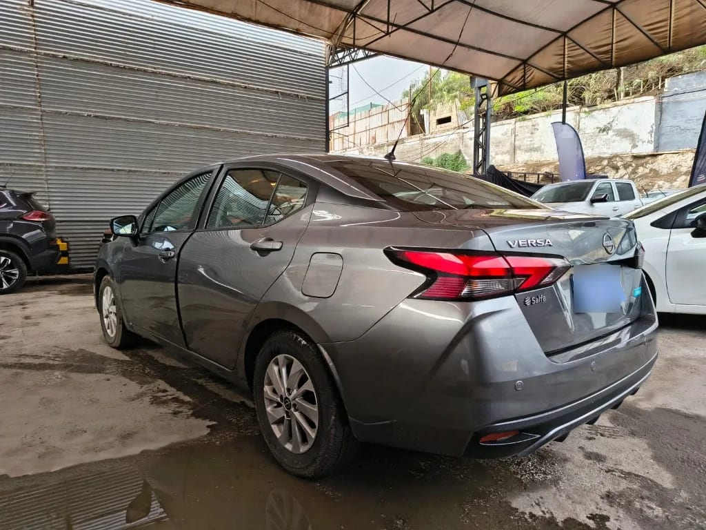 Nissan Versa 1.6 Sense 4x2 Mt 4p año 2025