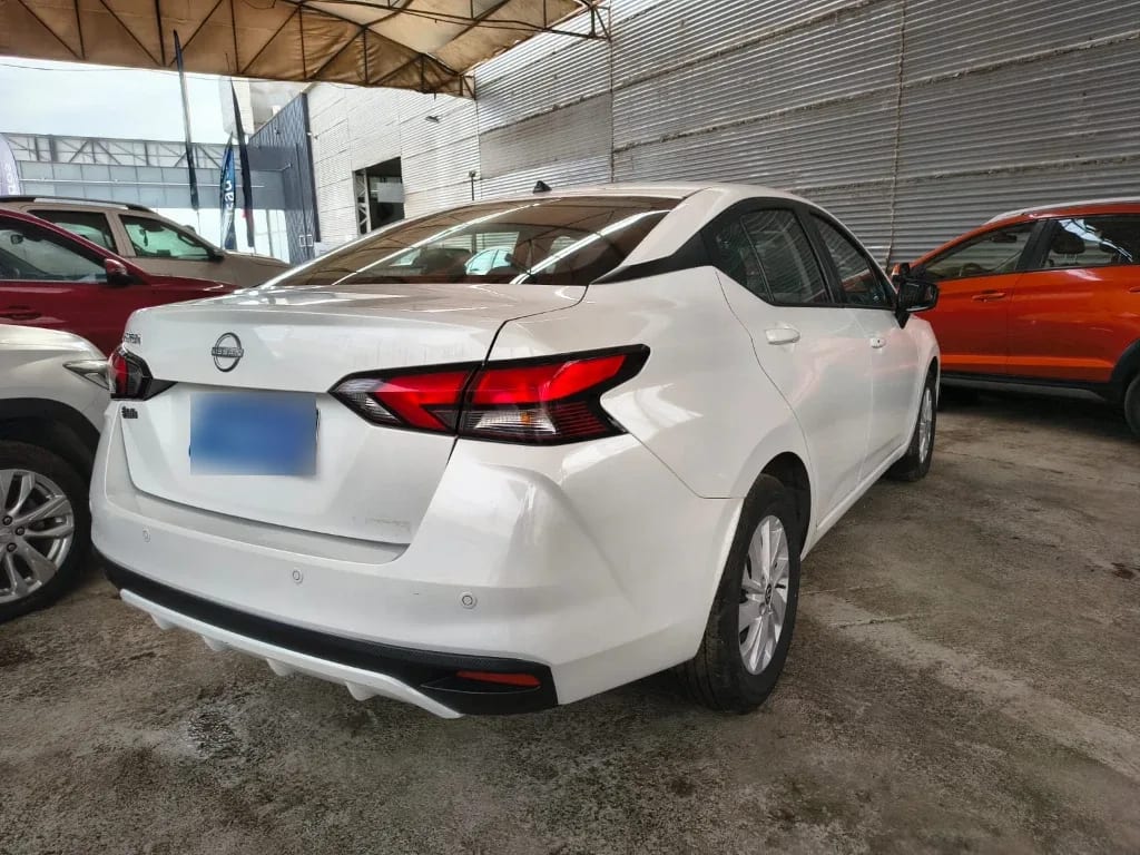 Nissan Versa 1.6 Sense 4x2 Mt 4p año 2025