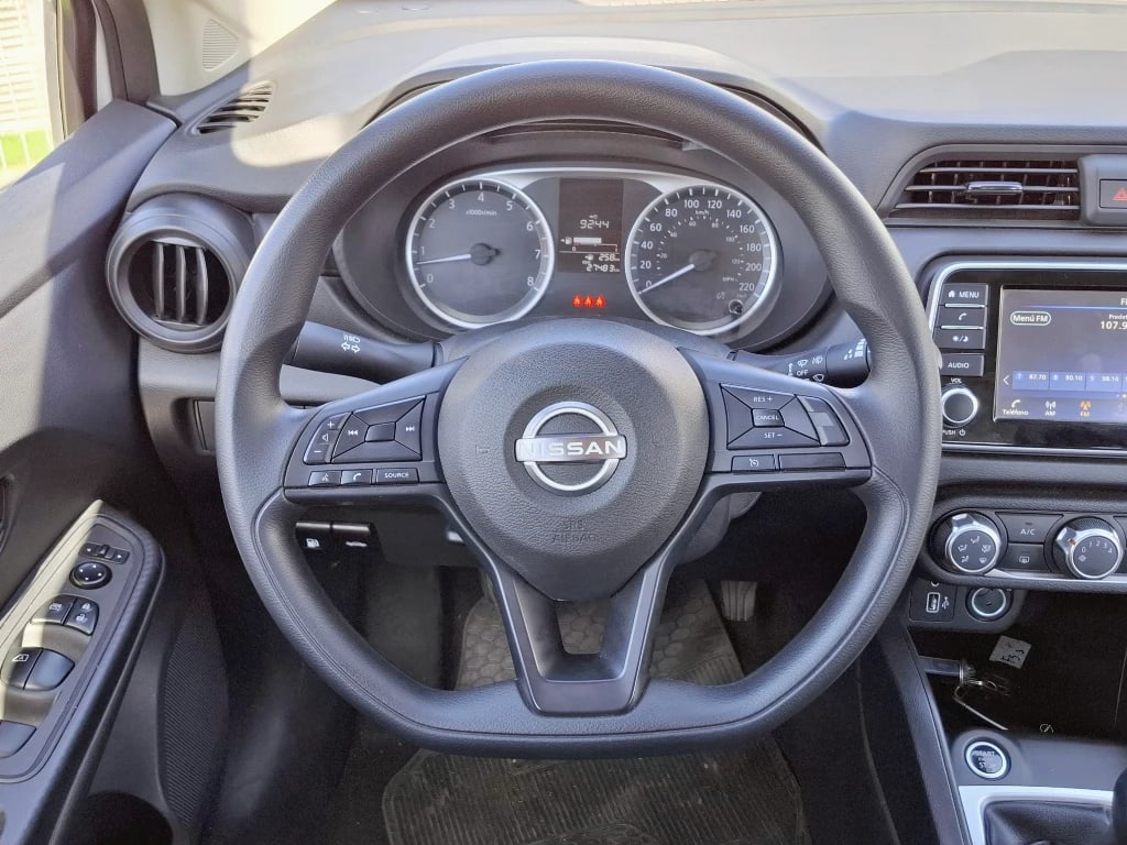 Nissan Versa 1.6 Sense 4x2 Mt 4p año 2025