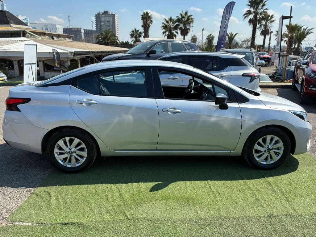 Nissan Versa 1.6 Sense 4x2 Mt 4p año 2025