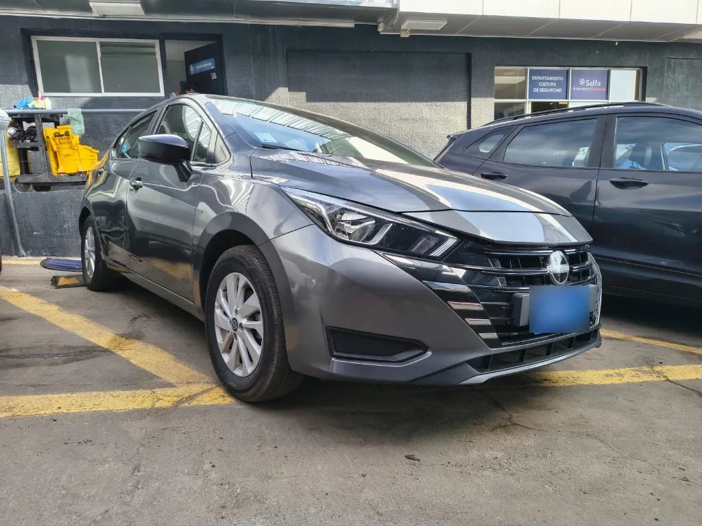 Nissan Versa 1.6 Sense 4x2 Mt 4p año 2025