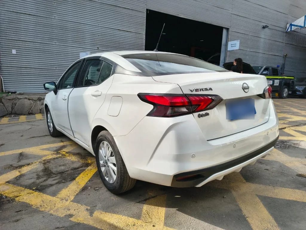 Nissan Versa 1.6 Sense 4x2 Mt 4p año 2025