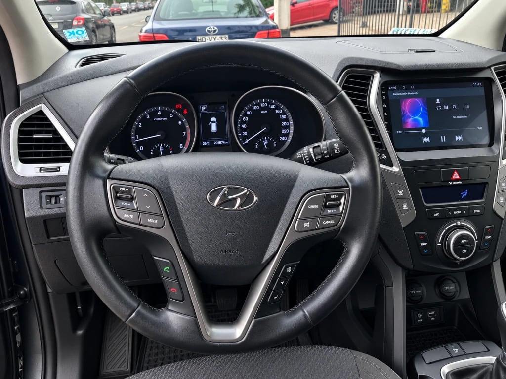 Hyundai Santa Fe 2.4 4x2 Mt 5p año 2017