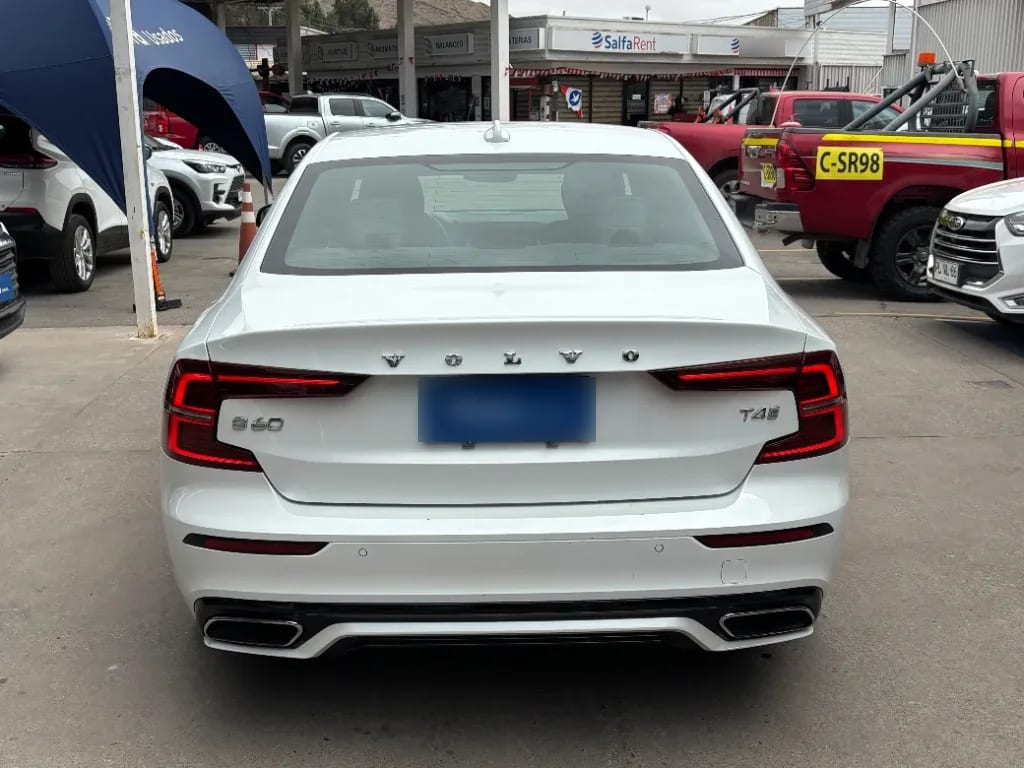 Volvo S60 2.0 T4 R-Design At año 2020