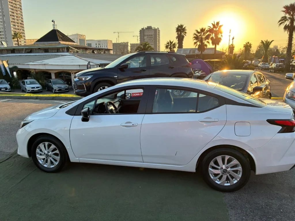 Nissan Versa 1.6 Sense 4x2 Mt 4p año 2025